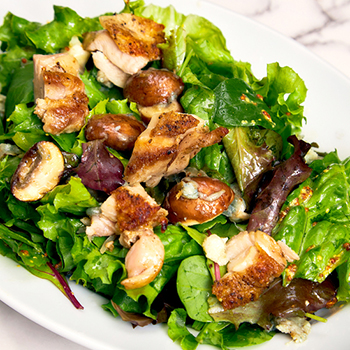 グリルチキンとゴルゴンゾーラチーズのサラダ